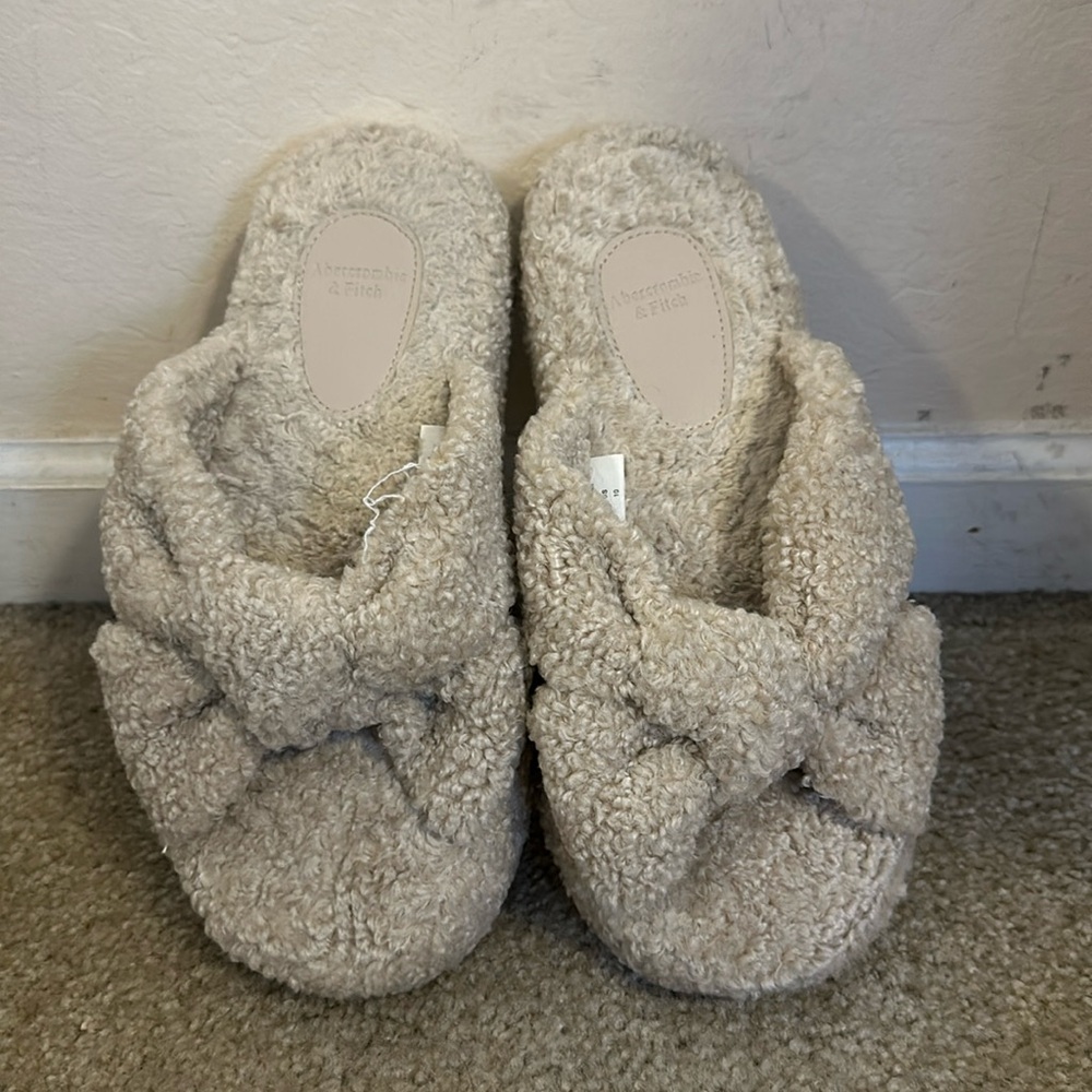 Abercrombie & Fitch Slippers